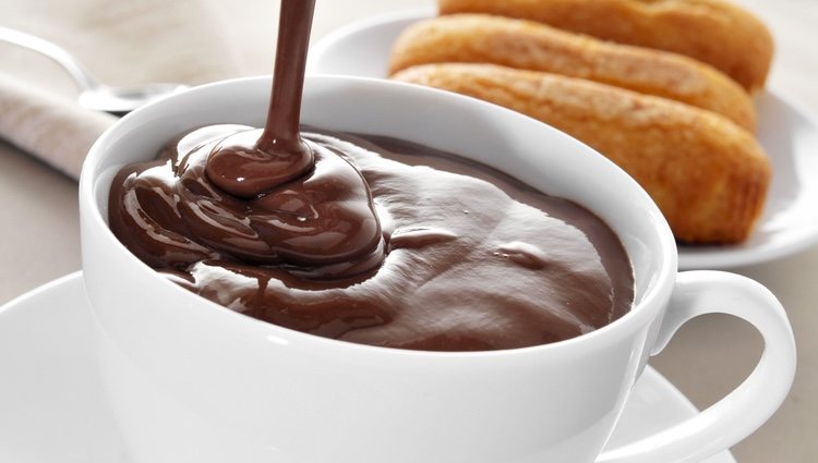El chocolate caliente es un imprescindible para comer churros