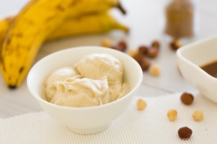 El helado de plátano es un postre ideal para el verano