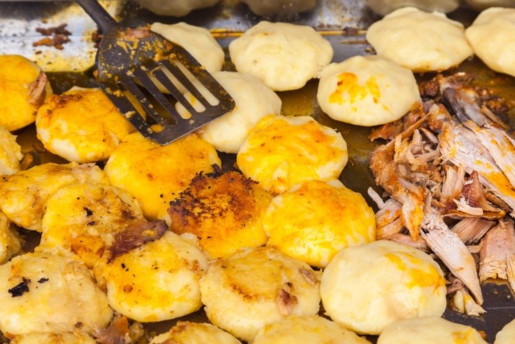 Los llapingachos son una comida muy tradicional en Ecuador y al sur de Colombia