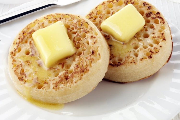 Los crumpets tienen su origen en la cocina británica, ideales para el desayuno