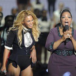 Oprah Winfrey y Beyoncé en la despedida de su programa