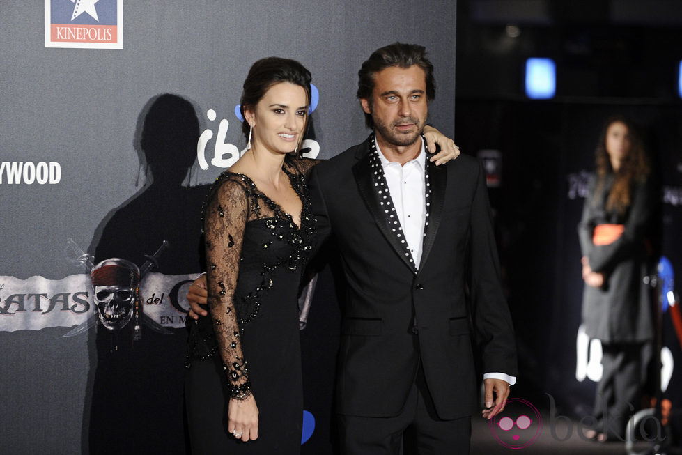 Penélope Cruz y Jordi Mollà en la premiere de 'Piratas del Caribe' en Madrid