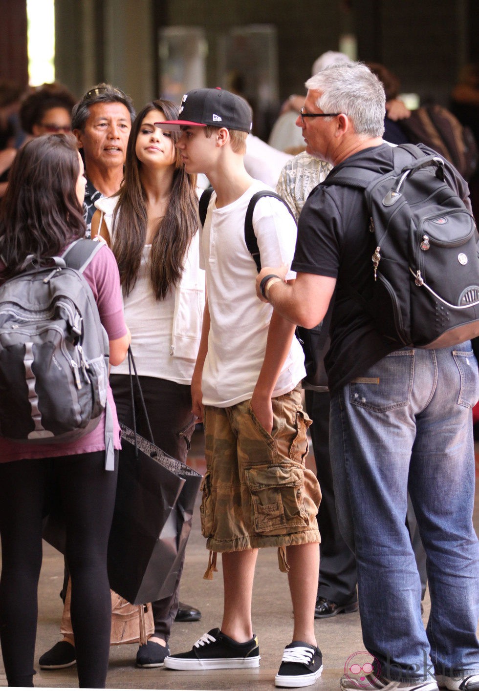 Justin Bieber y Selena Gomez con sus fans