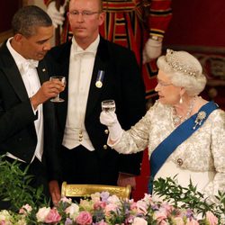 Brindis entre Barack Obama e Isabel II en Buckingham Palace