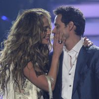 Jennifer Lopez y Marc Anthony, cariñosos en la final de 'American Idol'
