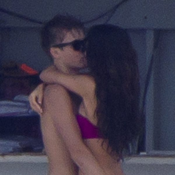 Justin Bieber y Selena Gomez se comen a besos en la playa