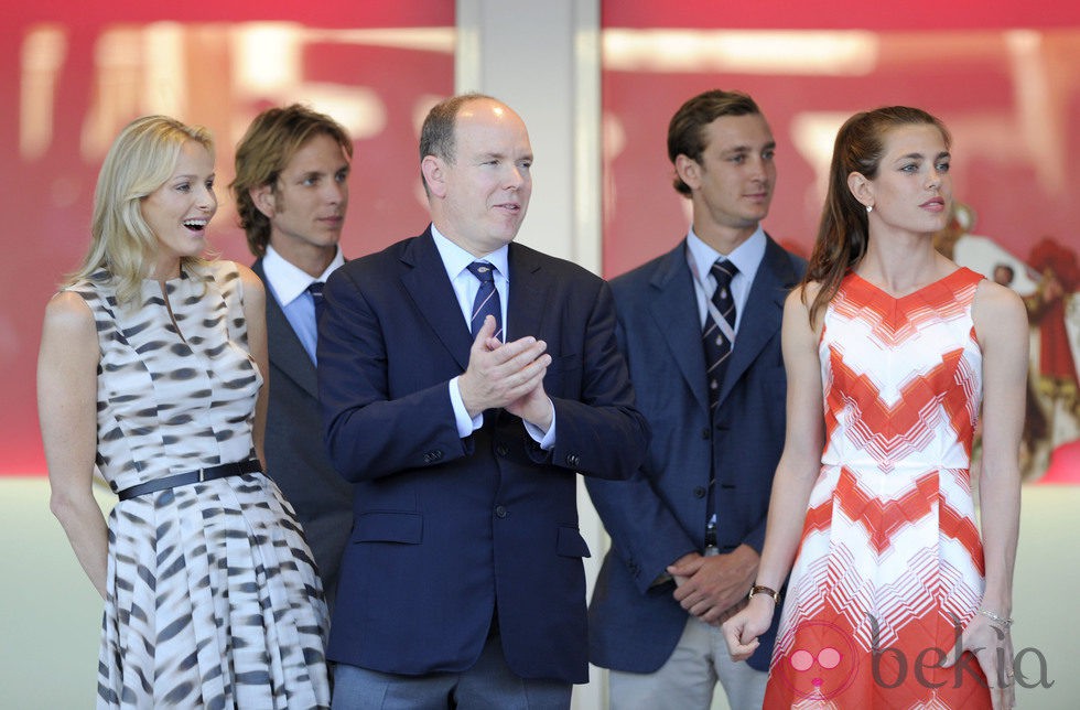 Alberto II de Mónaco, Charlene Wittstock y los Casiraghi en el Gran Premio de F-1 de Mónaco