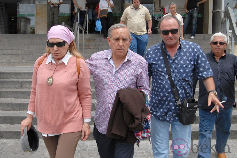 José Antonio Rodríguez, Gloria y Amador Mohedano visitan a Ortega Cano