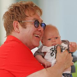 Elton John y su hijo Zachary