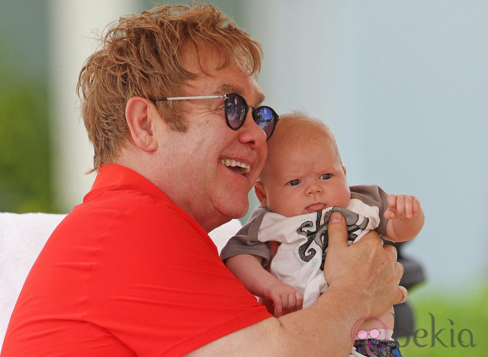 Elton John y su hijo Zachary