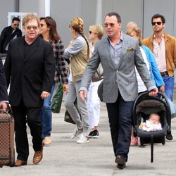 Elton John, David Furnish y su hijo Zachary