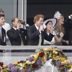 La Familia Real Británica anima a los jockeys en el Derby de Epsom