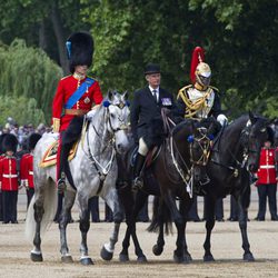 El Príncipe Guillermo ensaya para los actos de celebración del cumpleaños de Isabel II