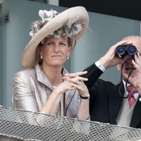 El Duque de Edimburgo y la Condesa de Wessex en el Derby de Epsom