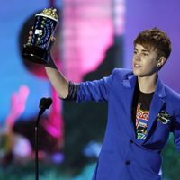 Justin Bieber recoge un premio en los MTV Movie Awards 2011