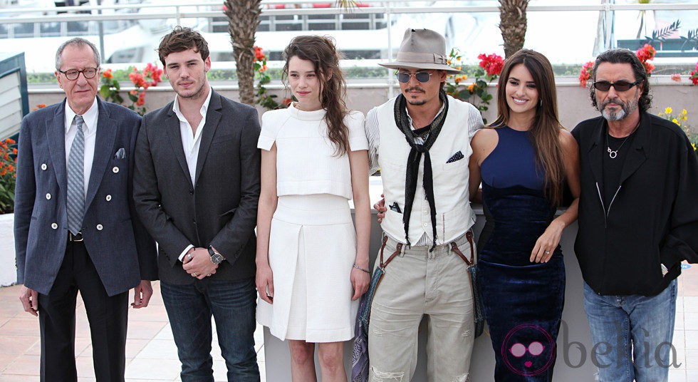 El director, productor y los protagonistas de 'Piratas del Caribe' en Cannes