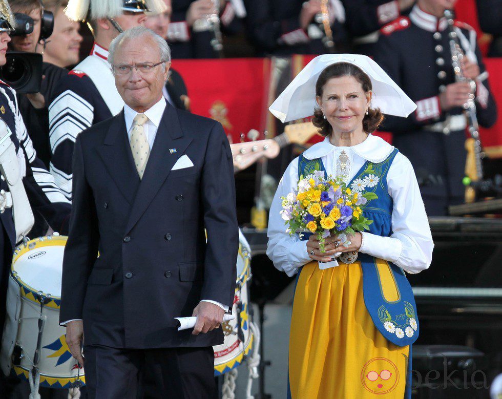 Los Reyes Carlos XVI Gustavo y Silvia de Suecia en el Día Nacional