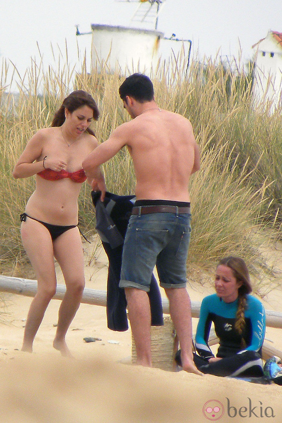 Blanca Suárez y Miguel Ángel Silvestre en la playa