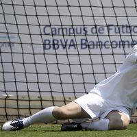 Iker Casillas para un gol en México