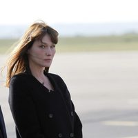 Carla Bruni en el aeropuerto de París-Orly