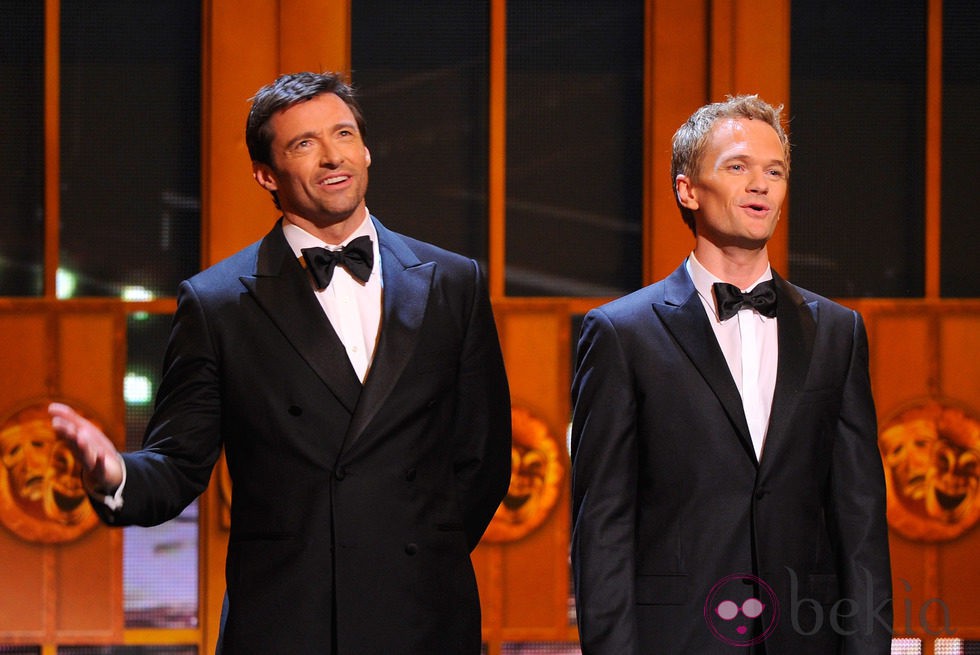 Hugh Jackman y Neil Patrick Harris en los Premios Tony 2011