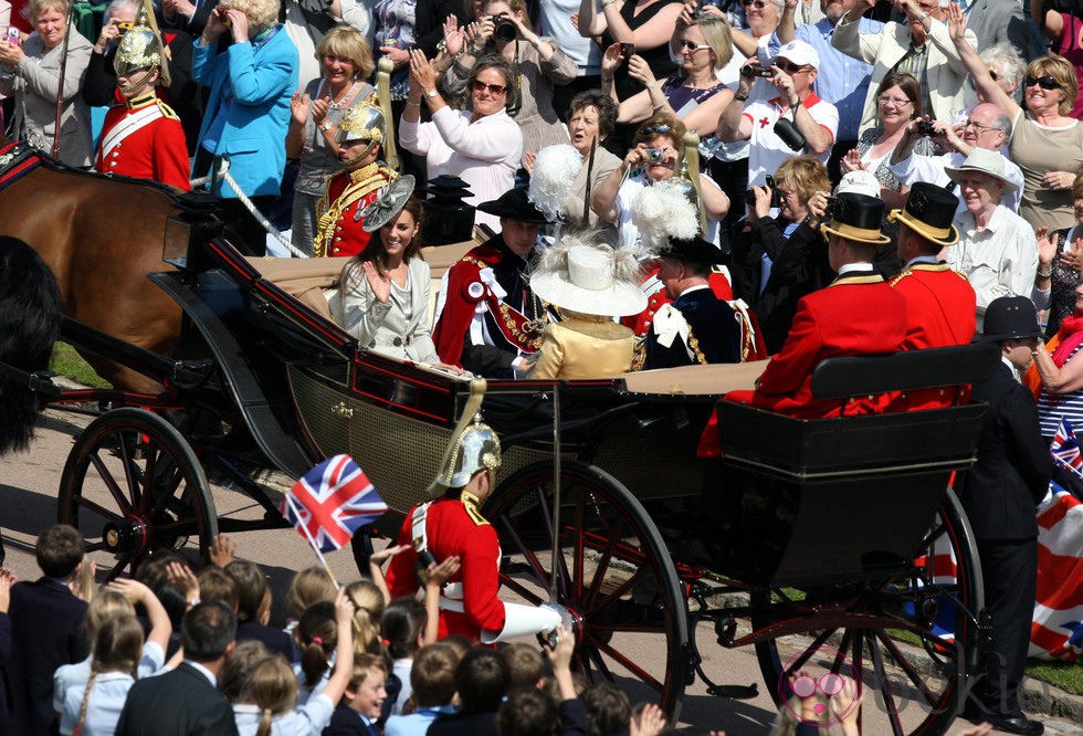 Los Duques de Cambridge, el Príncipe Carlos y la Duquesa de Cornualles en la Jarretera