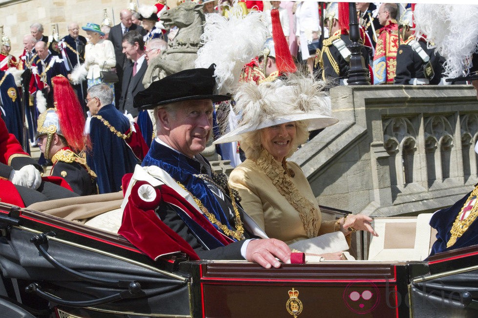El Príncipe Carlos y la Duquesa de Cornualles en la Jarretera