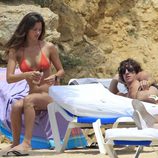 Malena Costa y Carles Puyol al sol de Ibiza
