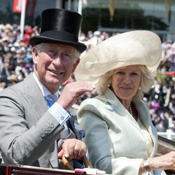 El Príncipe Carlos y Camilla Parker en Ascot