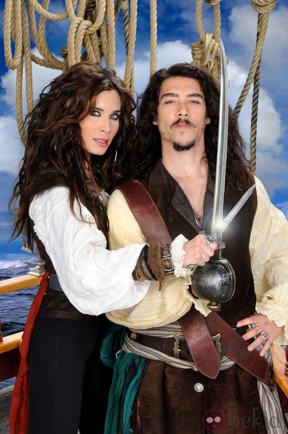 Pilar Rubio y Óscar Jaenada en 'Piratas'
