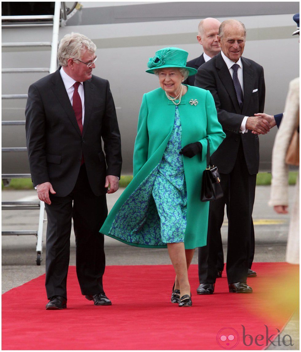 Isabel II, el Duque de Edimburgo y el Viceprimer ministro de Irlanda