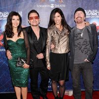Ali Hewson, Bono de U2, Morleigh Steinberg y The Edge de U2 en 'Spider-Man'