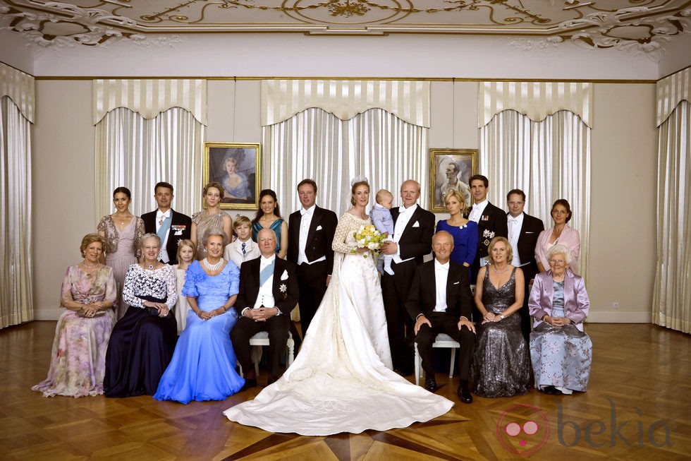 Foto de familia de la boda de la Princesa Natalia