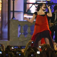 Selena Gomez cantando en en los MuchMusic Video Awards 2011