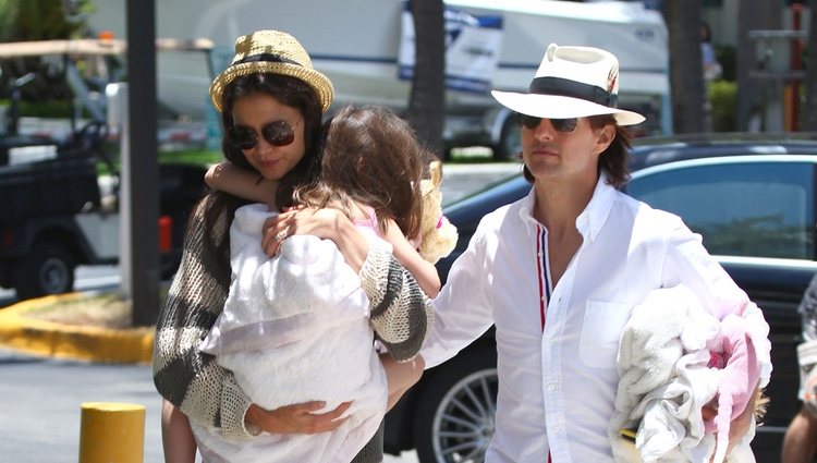 Tom Cruise, Katie Holmes y Suri Cruise, paseo en familia