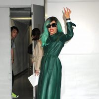 Lady Gaga de verde esperanza en Japón