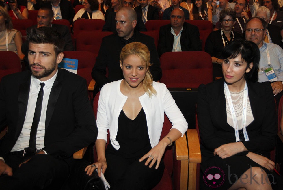 Piqué y Shakira en una conferencia en Isral