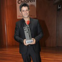 Alejandro Sanz en los Premios 'Save the Children' 2011
