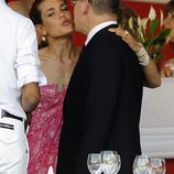 Carlota Casiraghi besa a su tío Alberto de Mónaco