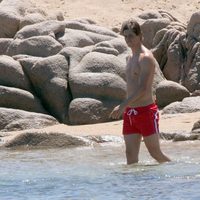Fernando Torres se baña en el Mediterráneo