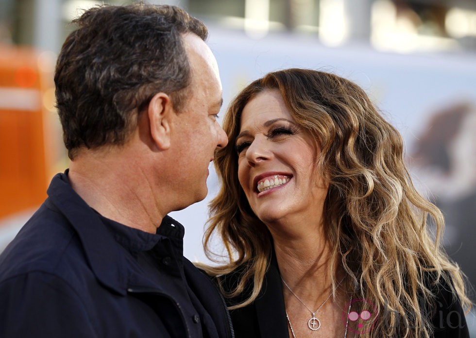 Tom Hanks y Rita Wilson muy cómplices en el estreno de 'Larry Crowne'