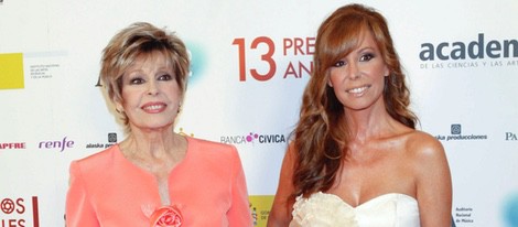 Laura Valenzuela y Lara Dibildos en los Premios de la Academia de Televisión