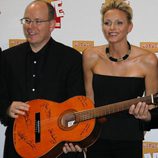 Alberto de Mónaco y Charlene Wittstock reciben un regalo de 'The Eagles'