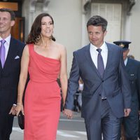 Los príncipes de Dinamarca, Federico y Mary, acuden a la fiesta de Alberto de Mónaco y Charlene Wittstock tras la boda
