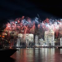Fuegos artificiales en Mónaco para celebrar la boda de Alberto II y Charlene Wittstock