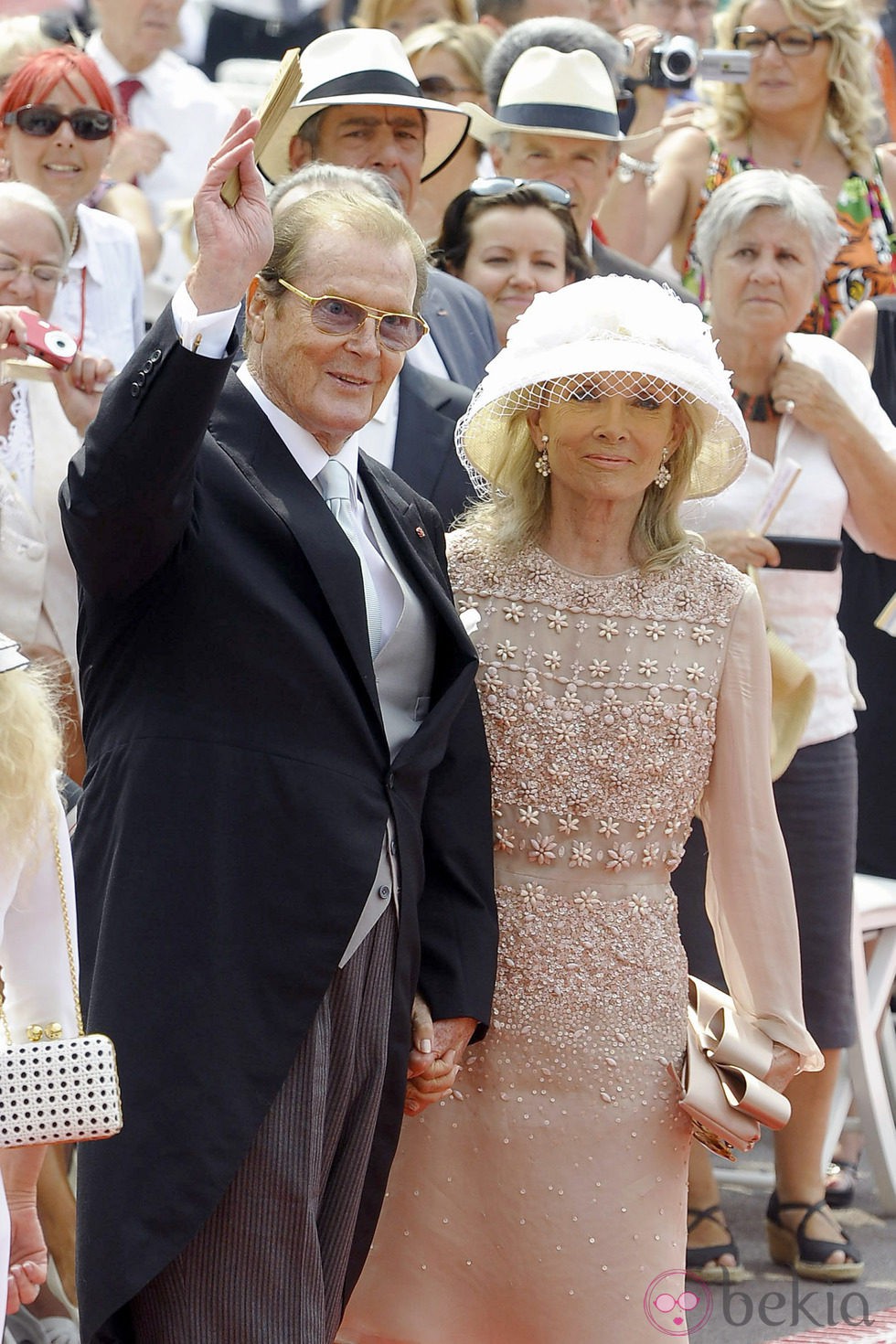 Roger Moore a su llegada en la boda de Alberto y Charlene