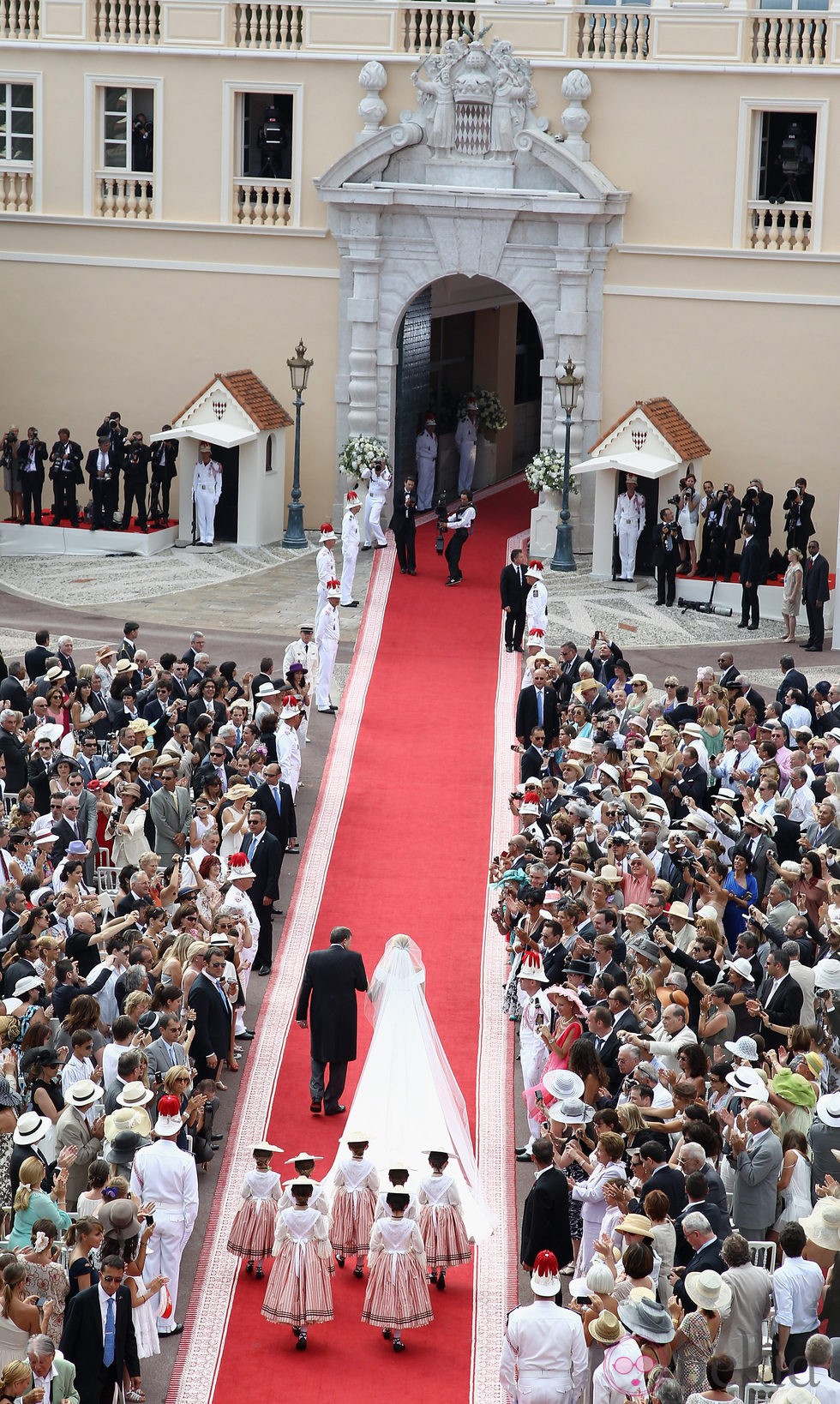 Llegada de Charlene Wittstock a la boda religiosa con Alberto de Mónaco