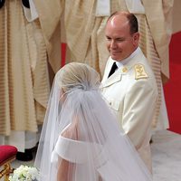 Alberto de Mónaco y Charlene Wittstock durante su boda religiosa