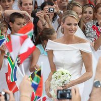 Los monegascos aclaman a Charlene Wittstock, su nueva princesa