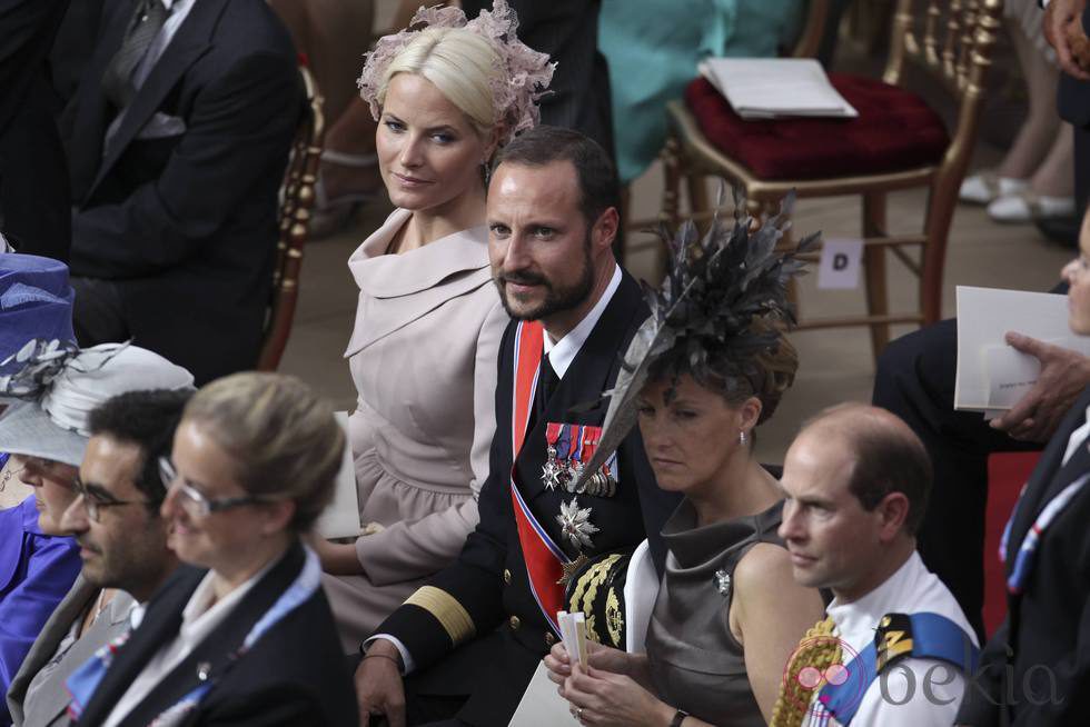 Los Príncipes de Noruega y los Condes de Wessex en la boda religiosa